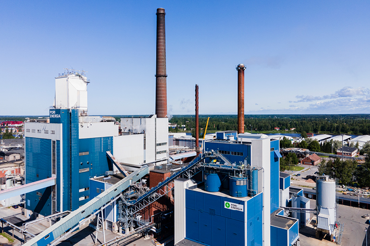 Pori Energian Aittaluodon voimalaitos ilmasta kuvattuna