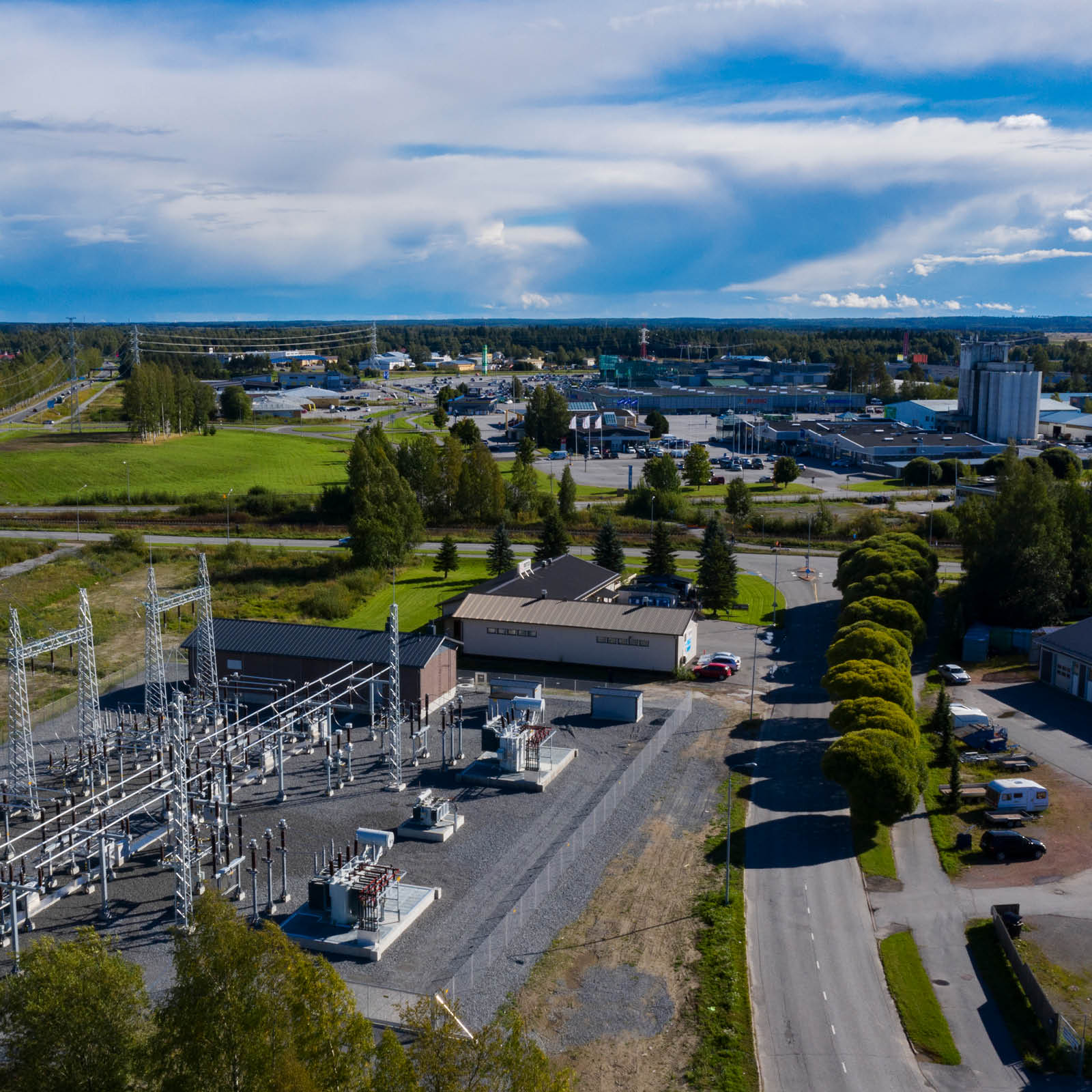 Pori Energian Sähköverkkojen Impolan sähköasema kuvattuna ylhäältä