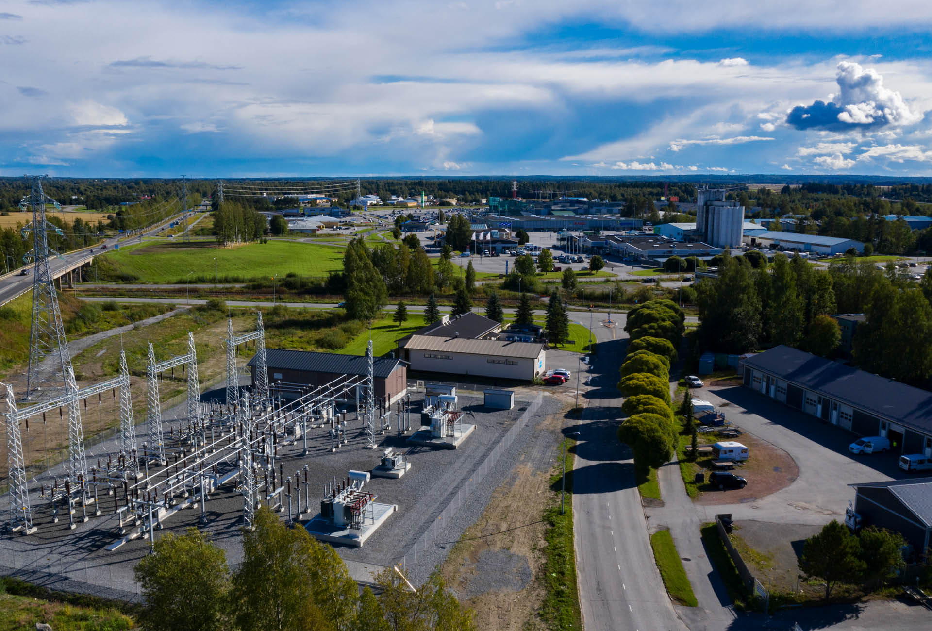 Pori Energian Sähköverkkojen Impolan sähköasema kuvattuna ylhäältä
