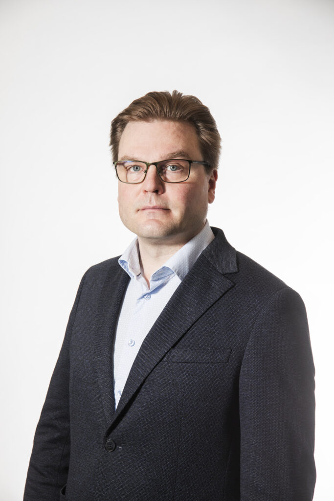 Kuvassa Pori Energia Sähköverkot Oy:n toimitusjohtaja Pertti Menonen